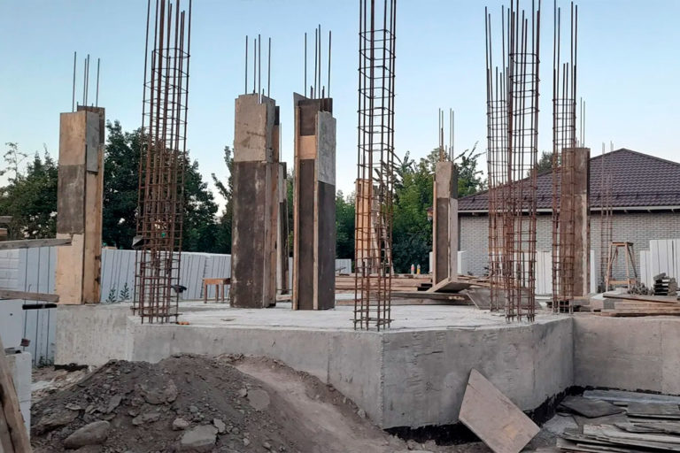Заливка колон и фундамента
